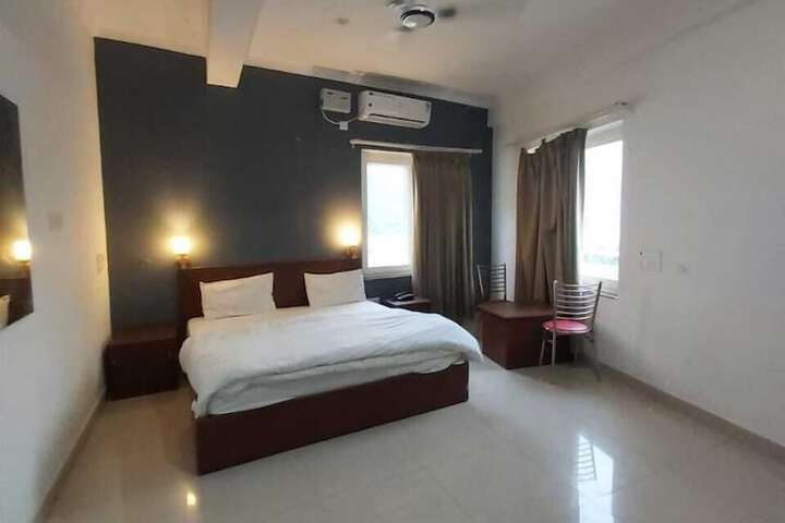 Room 6 of 69
