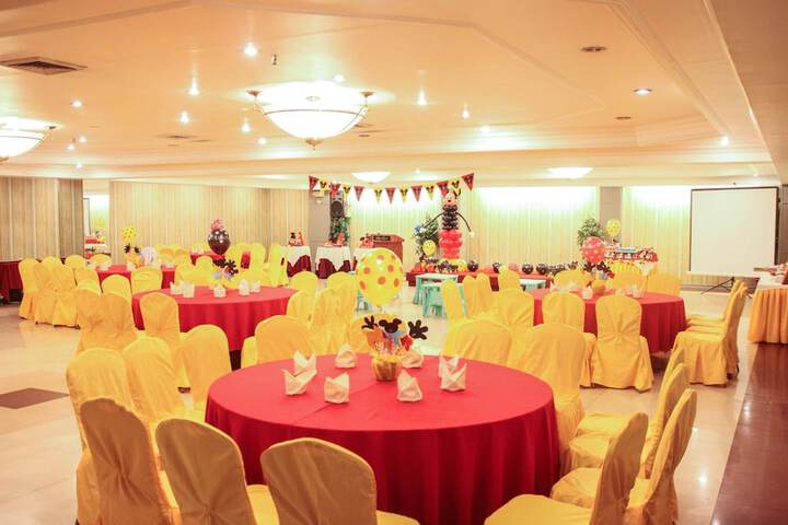 Ballroom/Hall 44 of 50