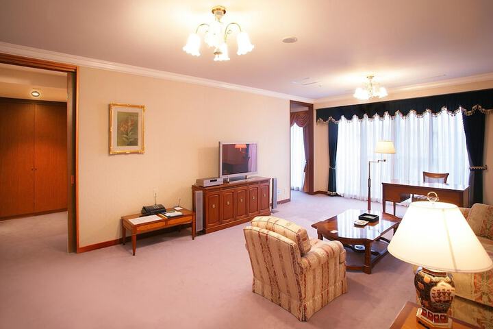 Room 13 of 30