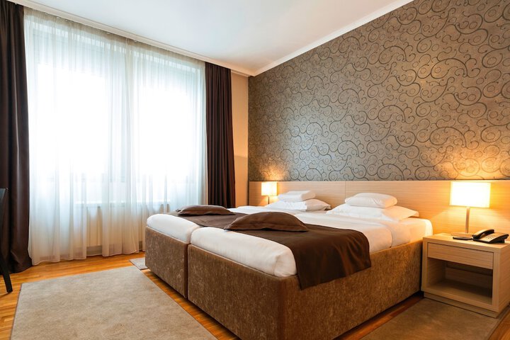 Room 27 of 70