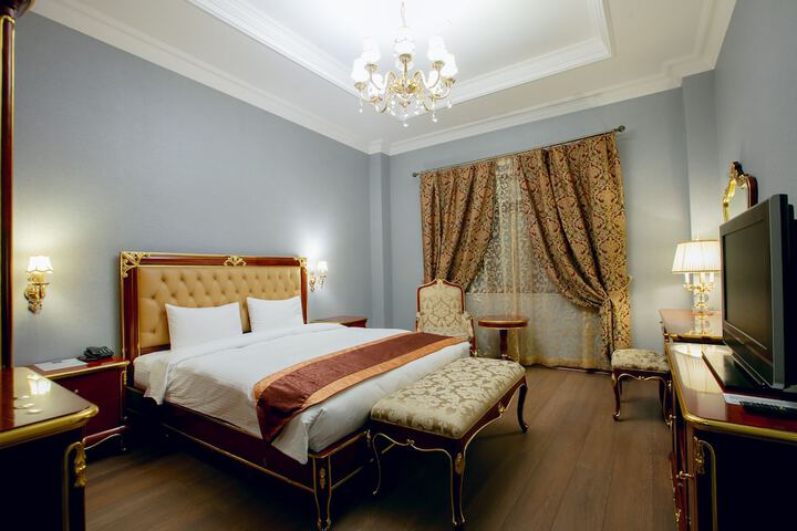 Room 12 of 113