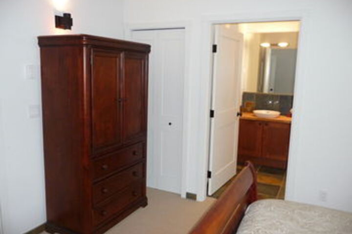 Room 9 of 27