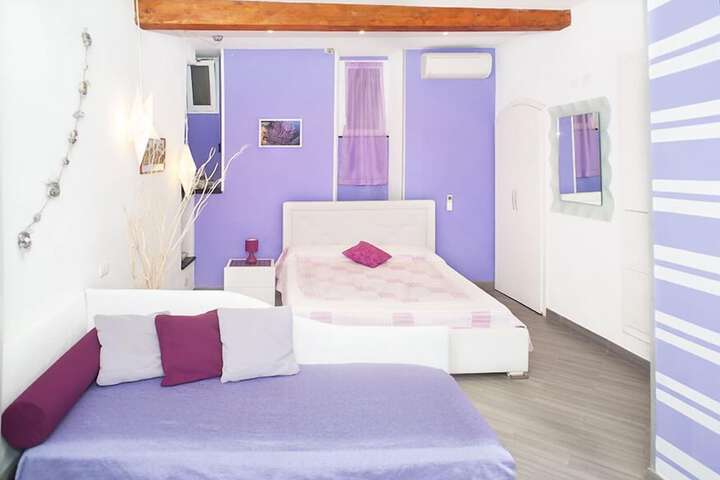 Room 7 of 25
