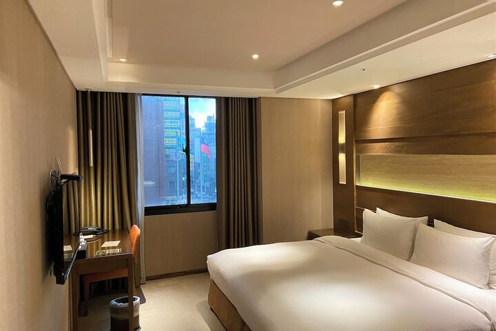 Room 42 of 99