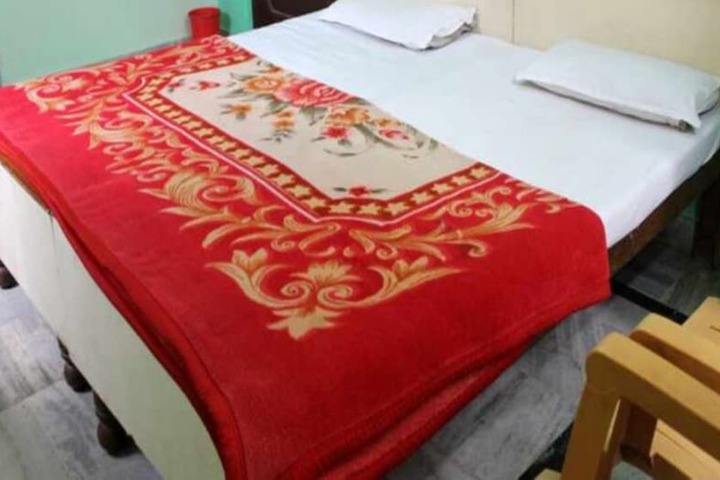 Room 4 of 16