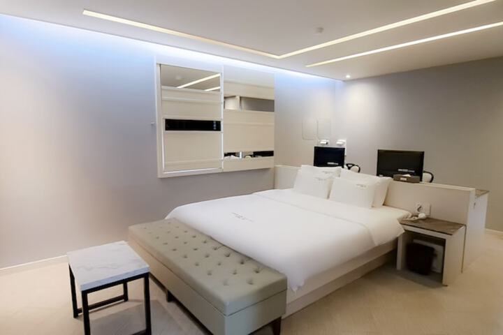 Room 41 of 89
