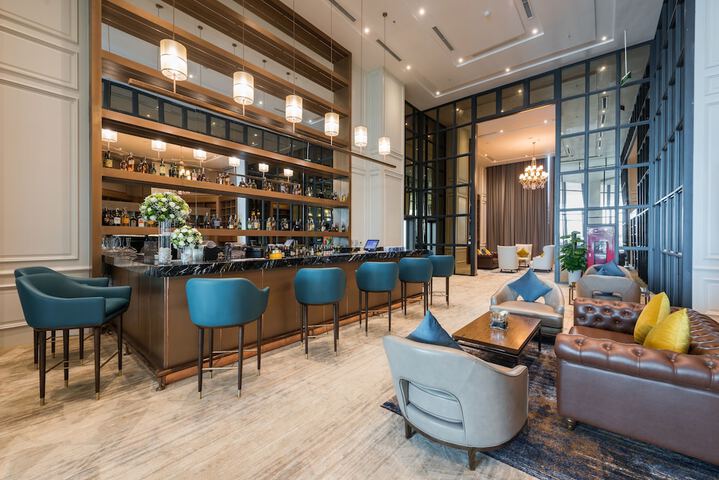 Lounge 56 of 80