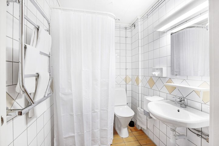 Room 10 of 25