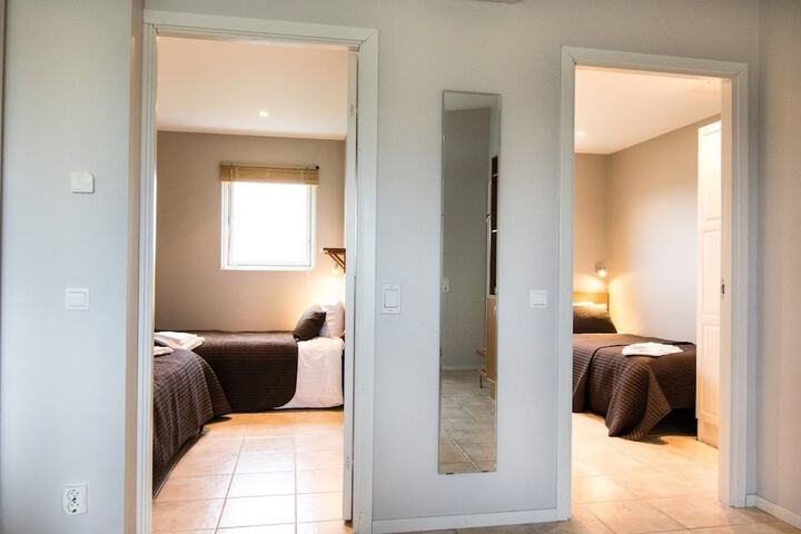 Room 2 of 33