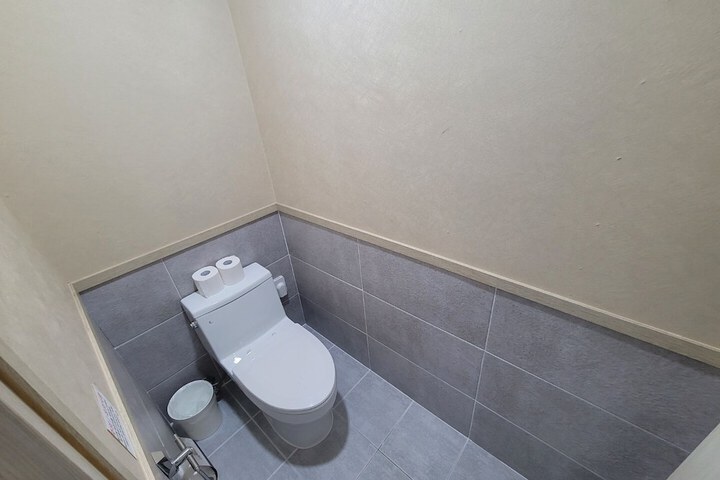 Room 33 of 77