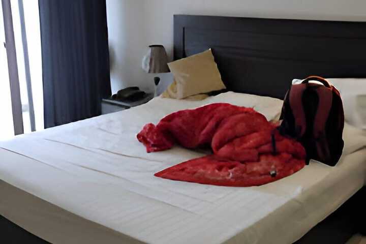 Room 13 of 29