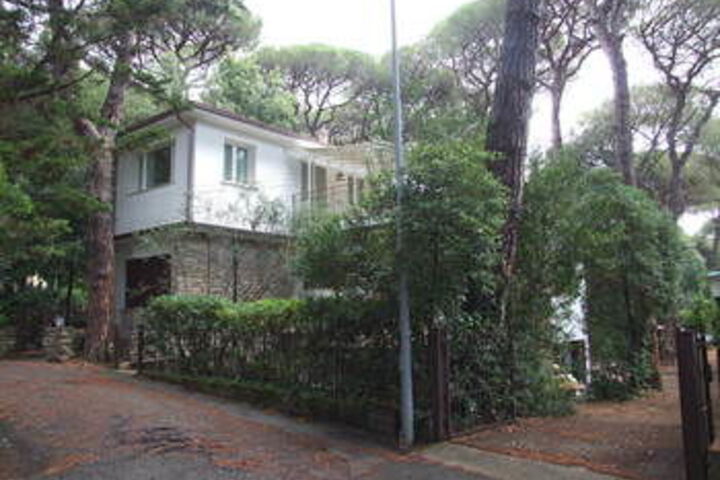 Hotel 7 of 42