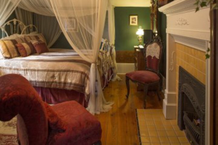 Room 16 of 22