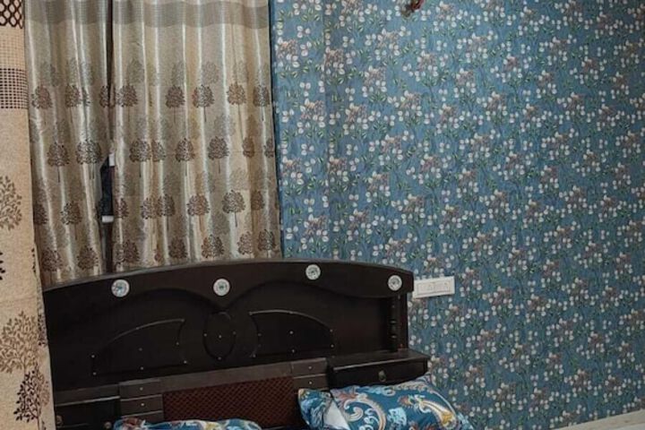 Room 5 of 15