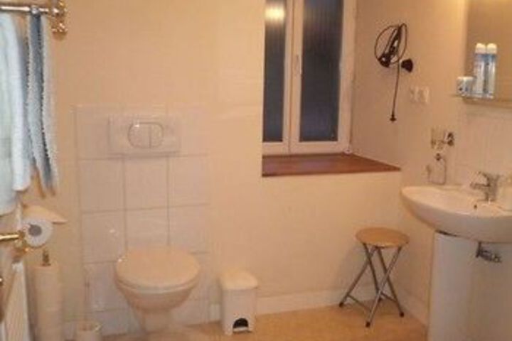 Room 2 of 9