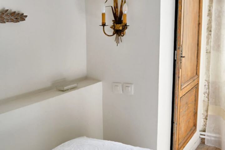 Room 32 of 52