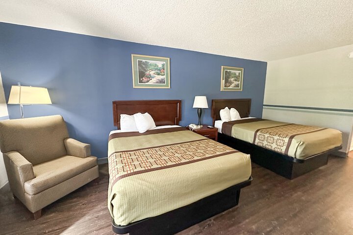 2 Queen Beds (2 of 11)