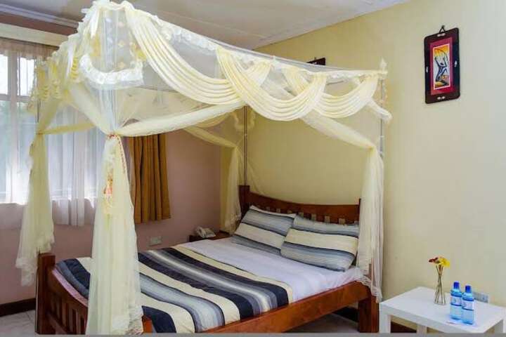 Room 7 of 9