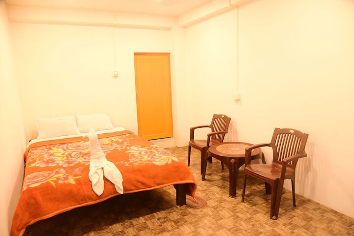 Room 8 of 13