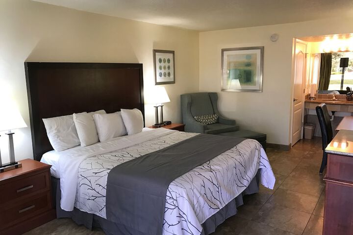 1 King Bed (1 of 6)