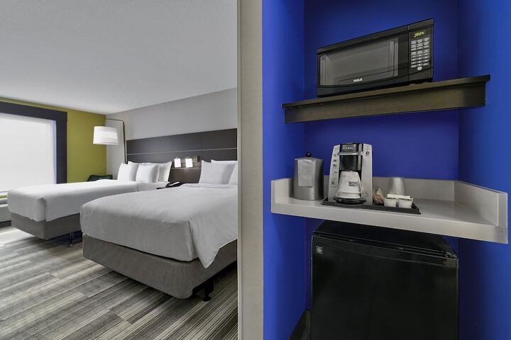 2 Queen Beds (3 of 7)