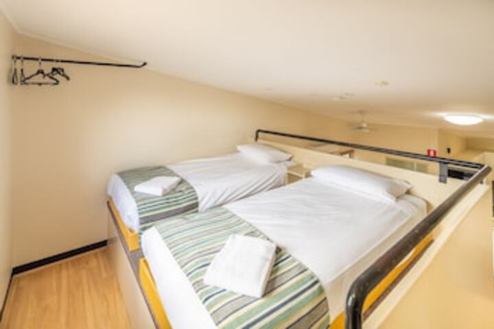 Room 22 of 213