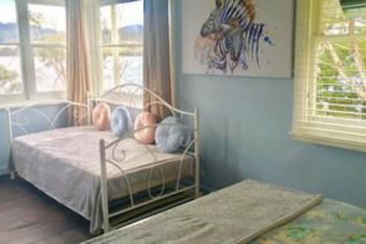 Room 8 of 34