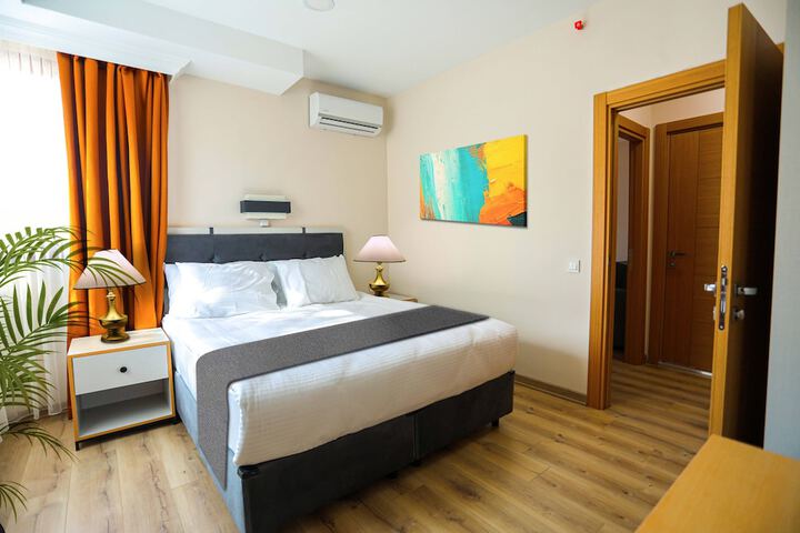 Room 4 of 17