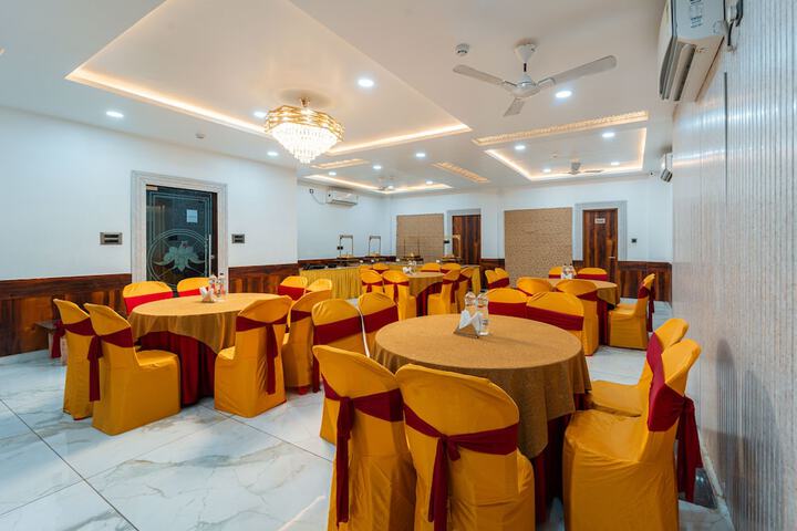 Ballroom/Hall 39 of 51