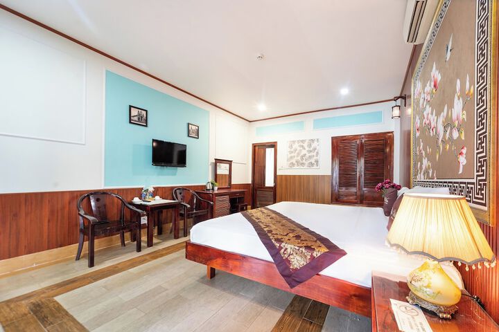 Room 7 of 65