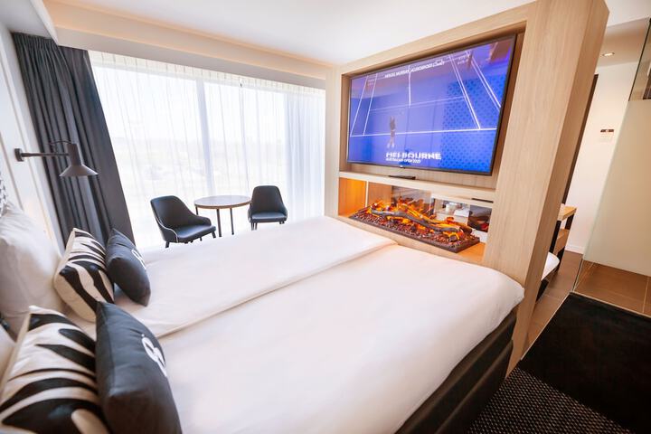 Room 8 of 18