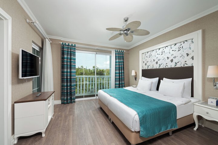 Room 27 of 226