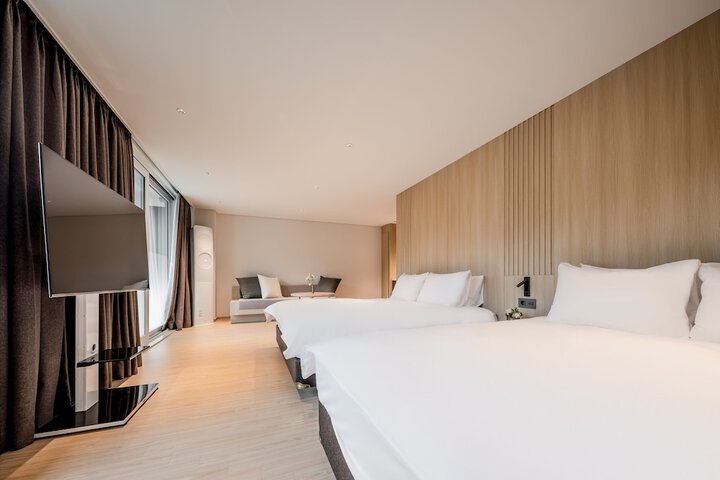 Room 27 of 120
