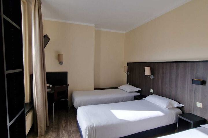 Room 8 of 26