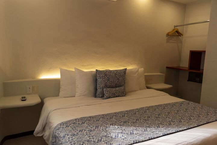 Room 5 of 89