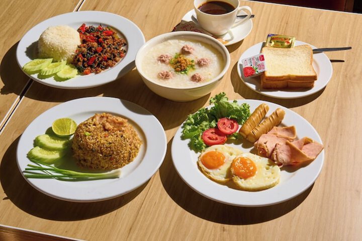 Breakfast/Coffee Service 26 of 39