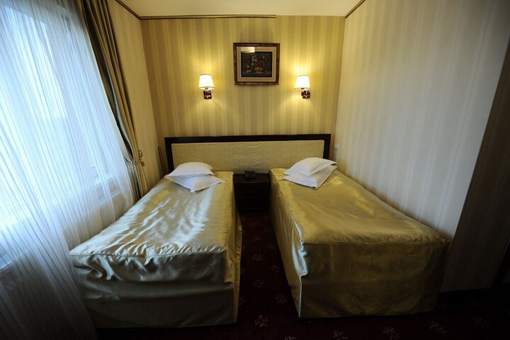 Room 6 of 43