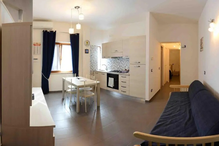 Room 4 of 10