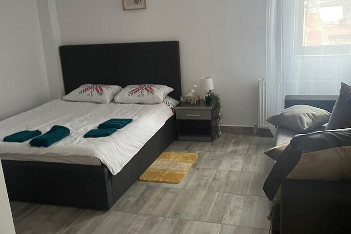 Room 16 of 35