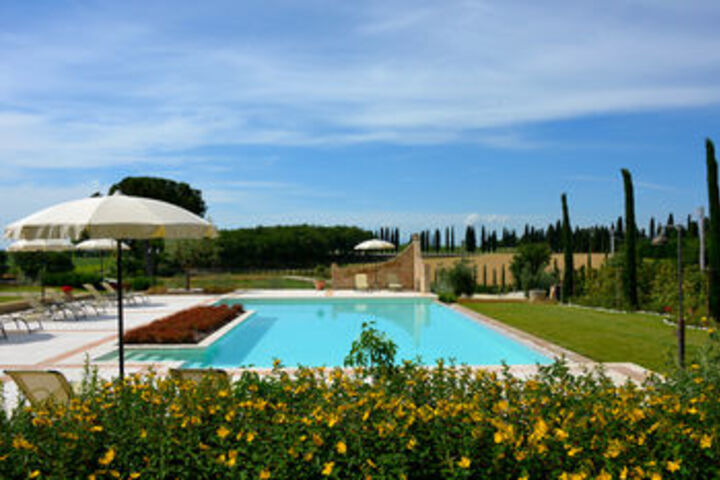 Pool 62 of 107