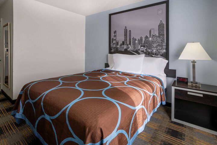 1 Queen Bed (7 of 13)