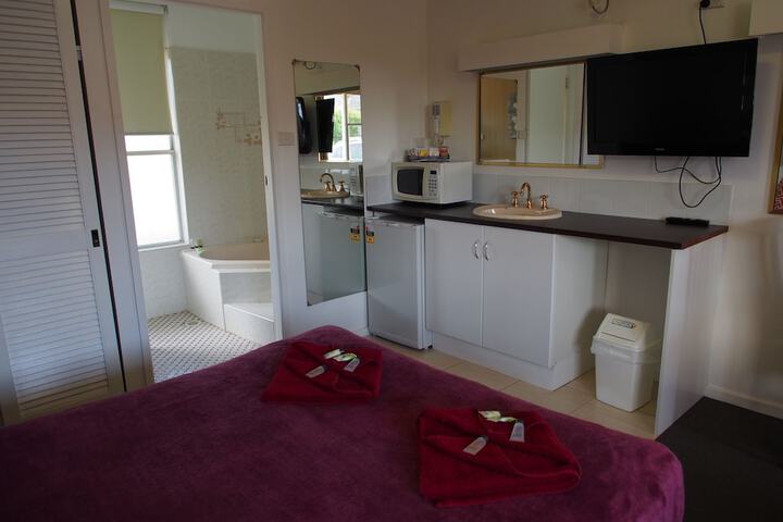 Room 3 of 40
