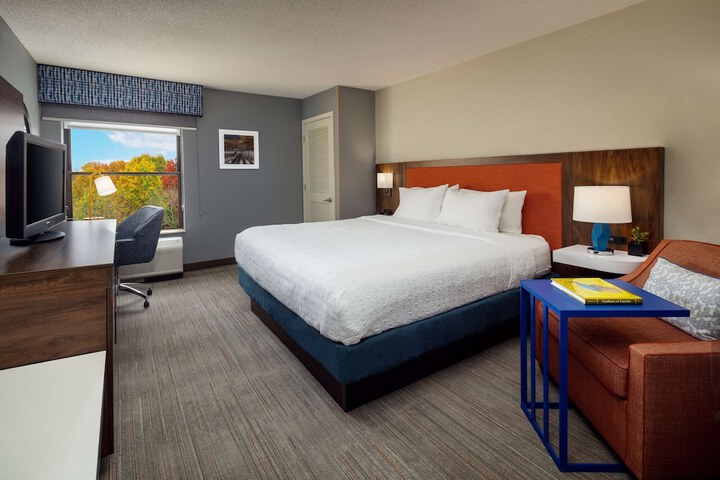 1 King Bed (5 of 13)