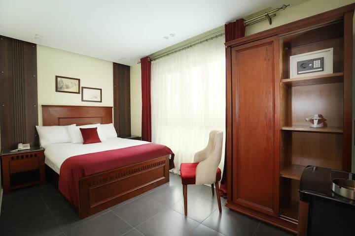 Room 27 of 59