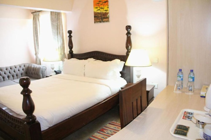 Room 4 of 11