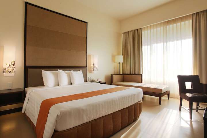 Room 3 of 68