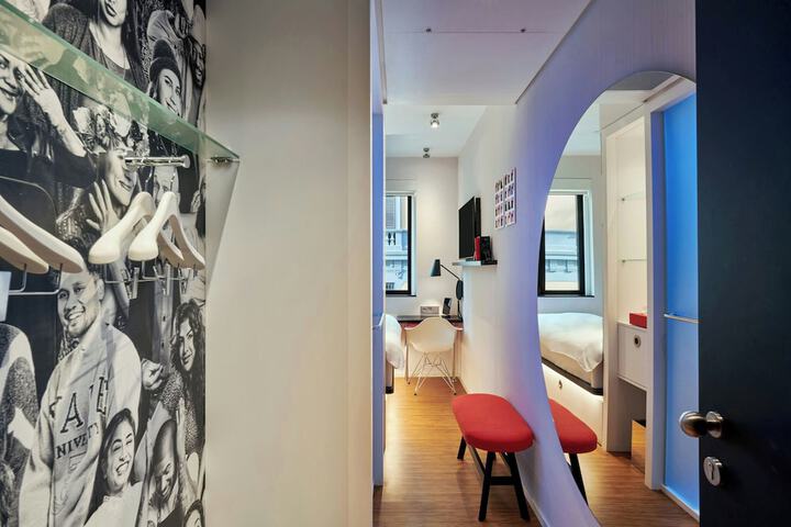 Room 34 di 70