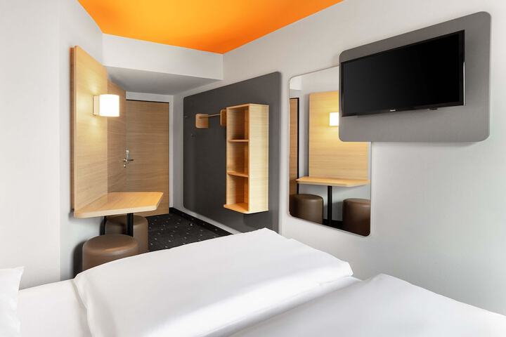 Room 4 of 28