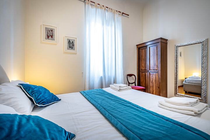 Room 4 of 27