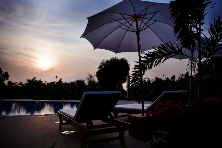 Sundeck 19 of 32